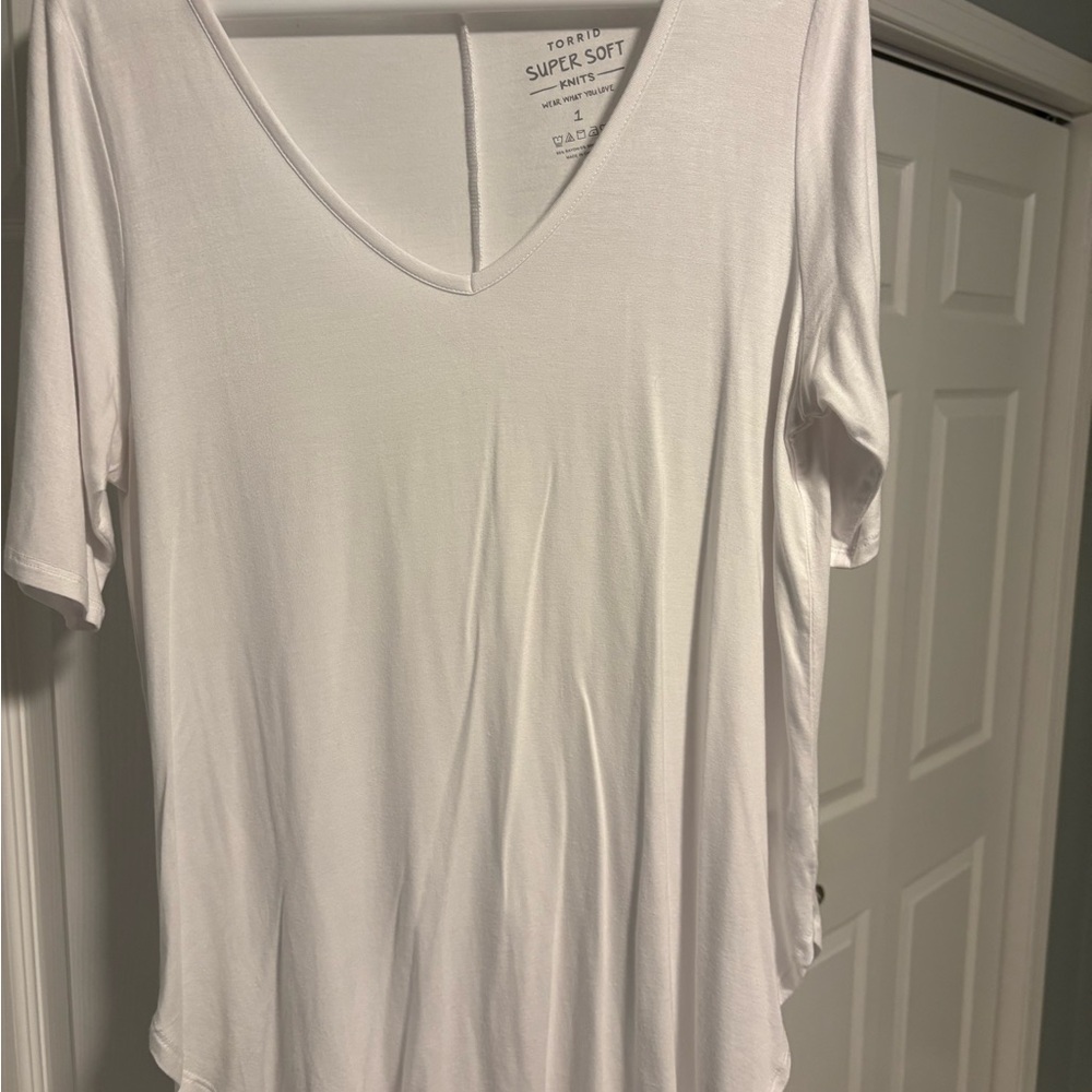 Torrid White Relaxed Short Sleeve Tee